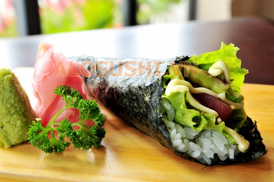 Sushi Cá Ngừ quả Bơ