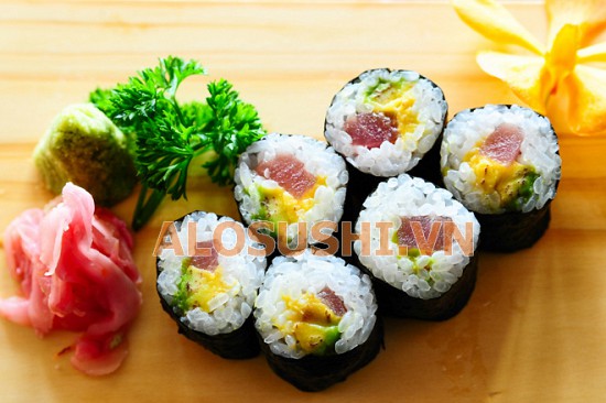 Sushi cuộn Cá Ngừ và quả Bơ