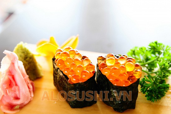 Sushi trứng Cá Hồi
